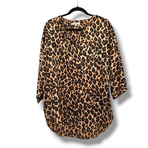 Adrienne Vittadini Collection Tops - Adrienne‎ Vittadini Collection Women's Leopard Print V Neck 3/4 Sleeve Top Small